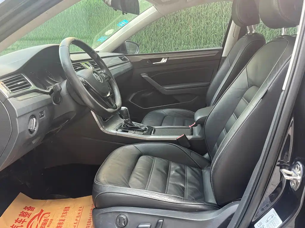 VOLKSWAGEN PASSAT 2017