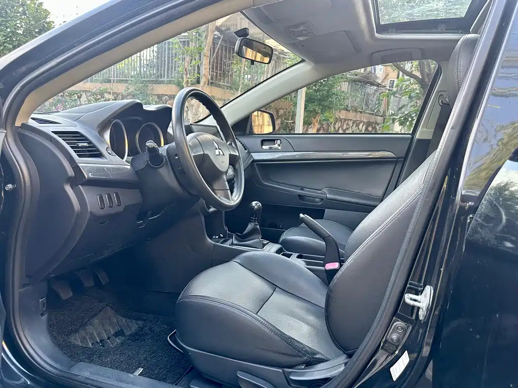 MITSUBISHI LANCER EX 2011
