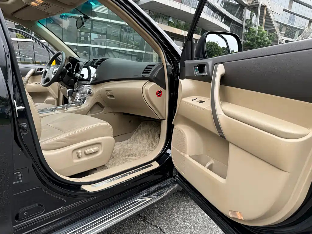 TOYOTA HIGHLANDER 2014