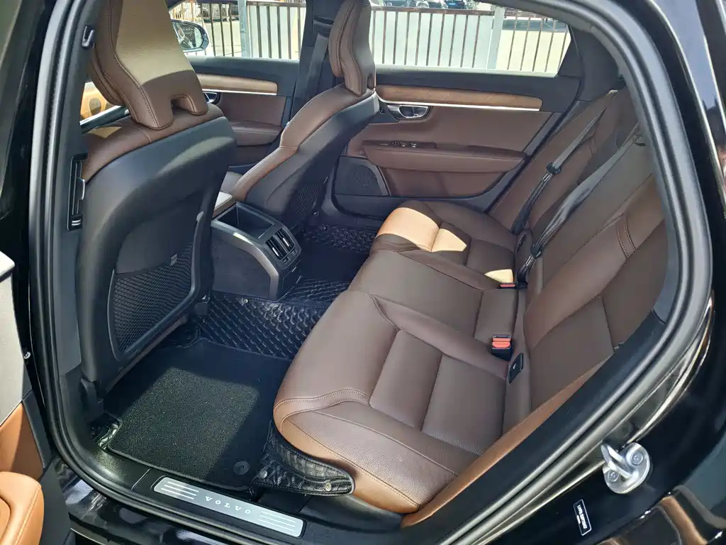 VOLVO S90 2022