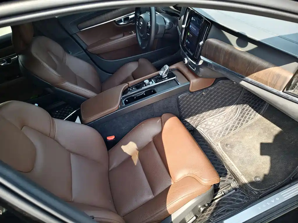 VOLVO S90 2022
