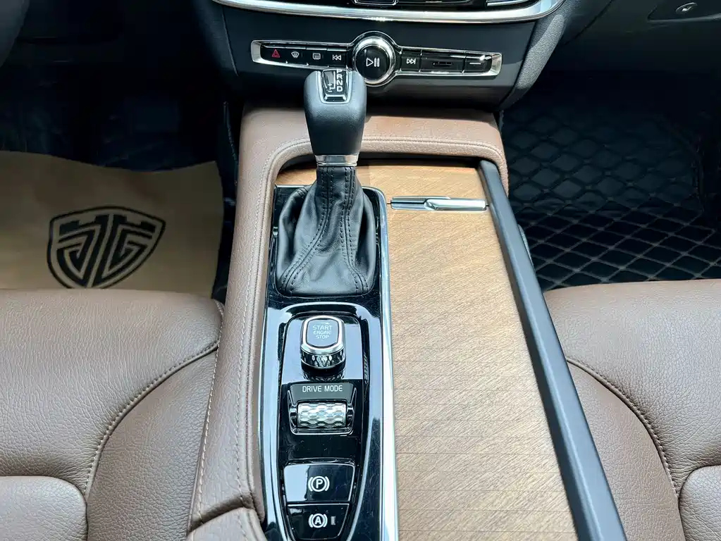VOLVO S90 2020