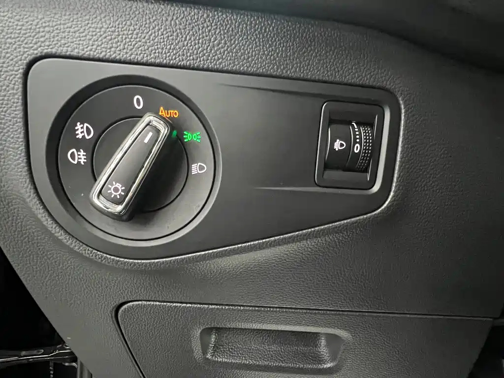 VOLKSWAGEN TIGUAN L 2021