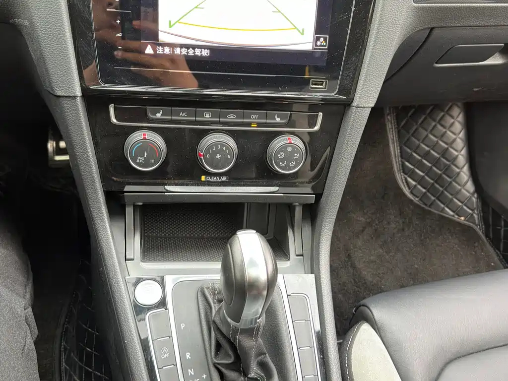 VOLKSWAGEN GOLF 2020