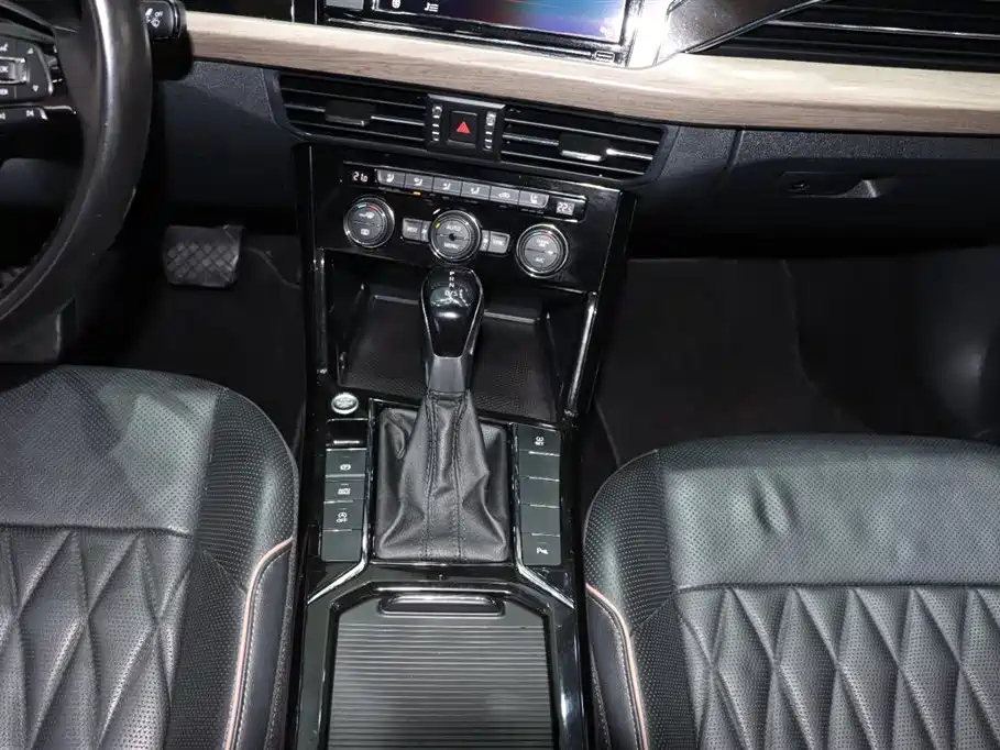 VOLKSWAGEN PASSAT 2019