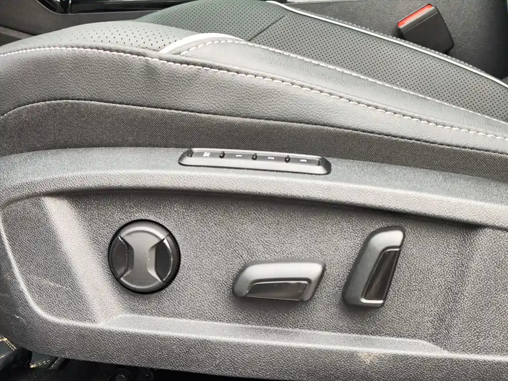 VOLKSWAGEN PASSAT 2024