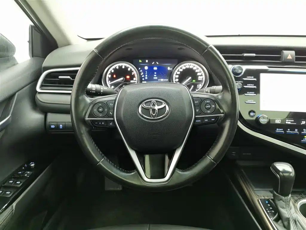 TOYOTA CAMRY 2018