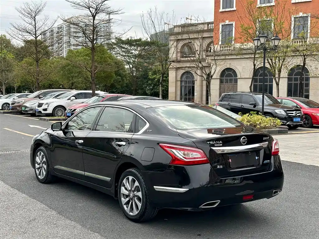 NISSAN TEANA 2015