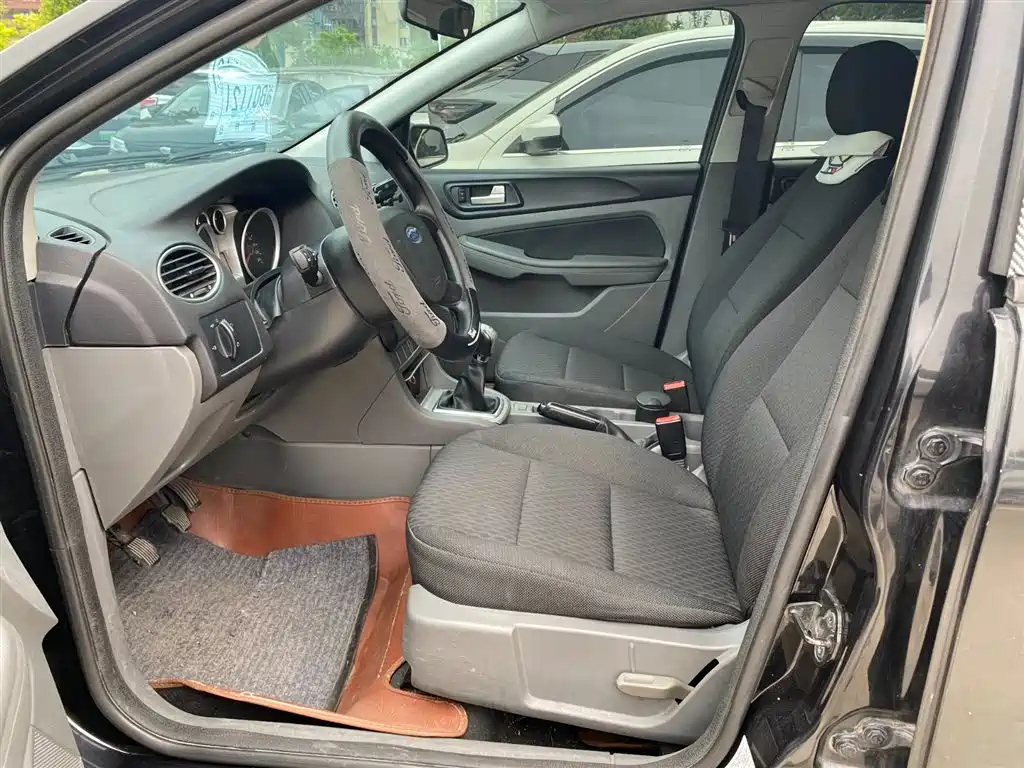 FORD FOCUS 2012