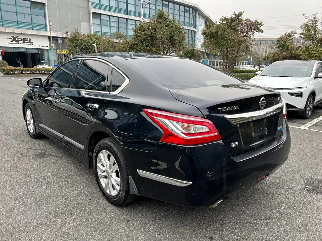 NISSAN TEANA 2015