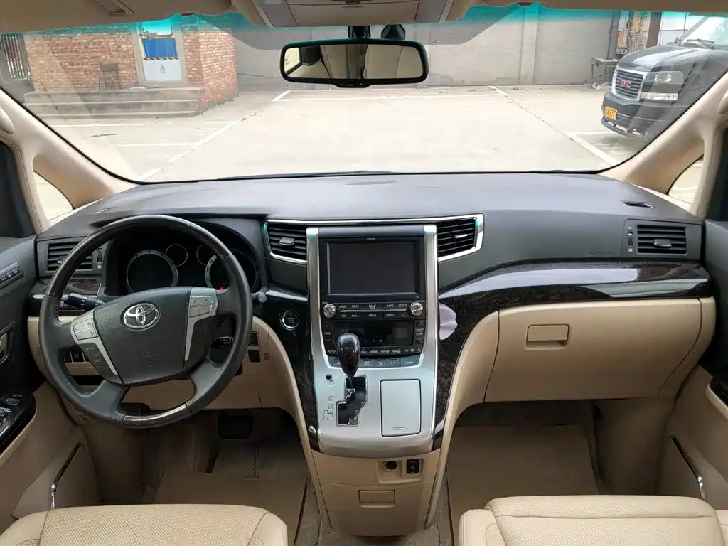 TOYOTA ALPHARD 2012