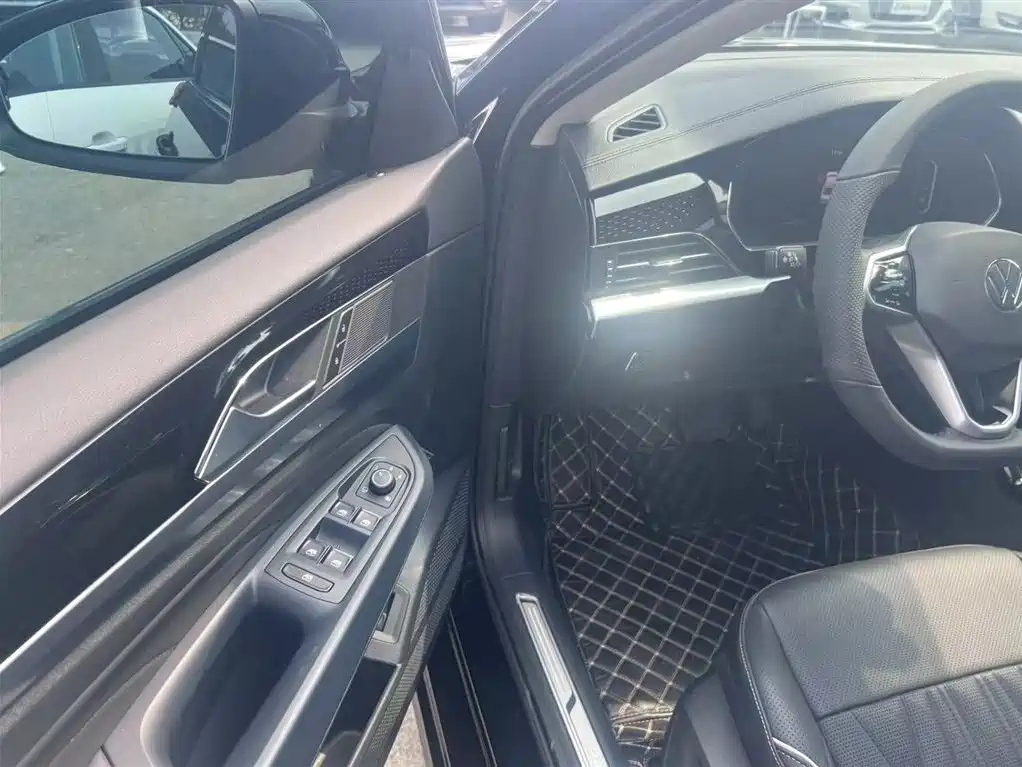 VOLKSWAGEN PASSAT 2023