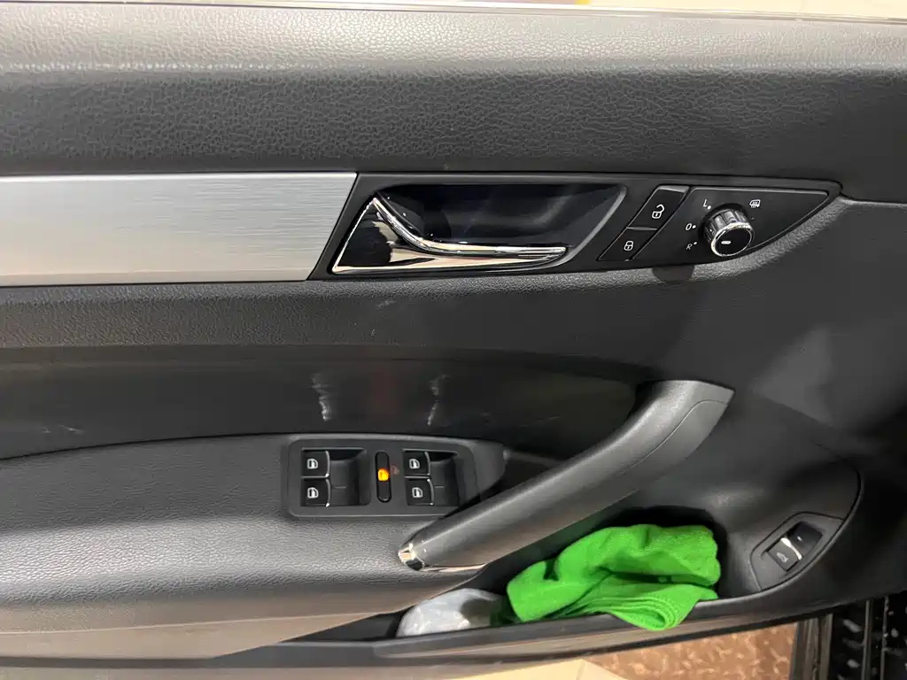 VOLKSWAGEN PASSAT 2015