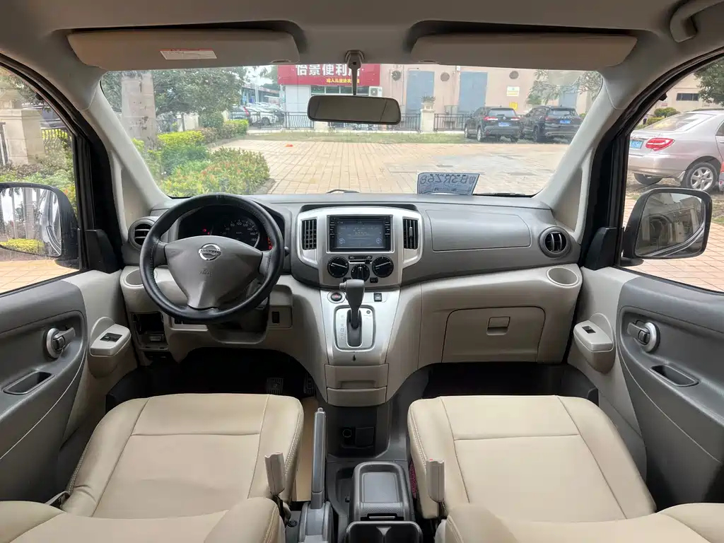 NISSAN NV200 2015