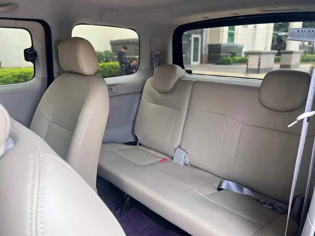 NISSAN NV200 2015