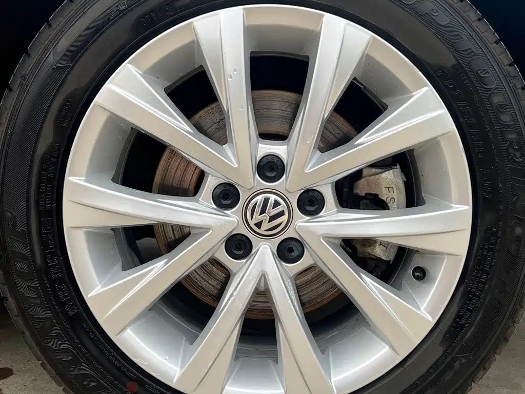VOLKSWAGEN LAVIDA 2016