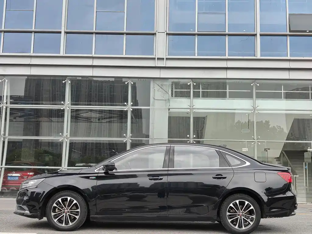 ROEWE I6 NEW ENERGY 2020