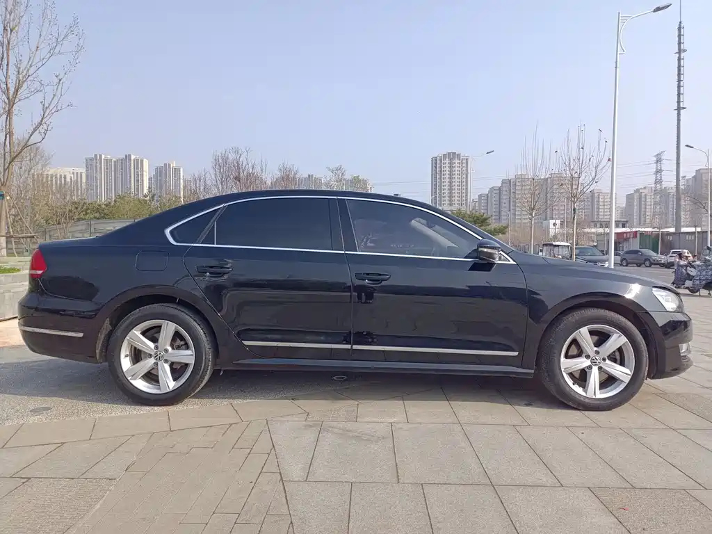 VOLKSWAGEN PASSAT 2016