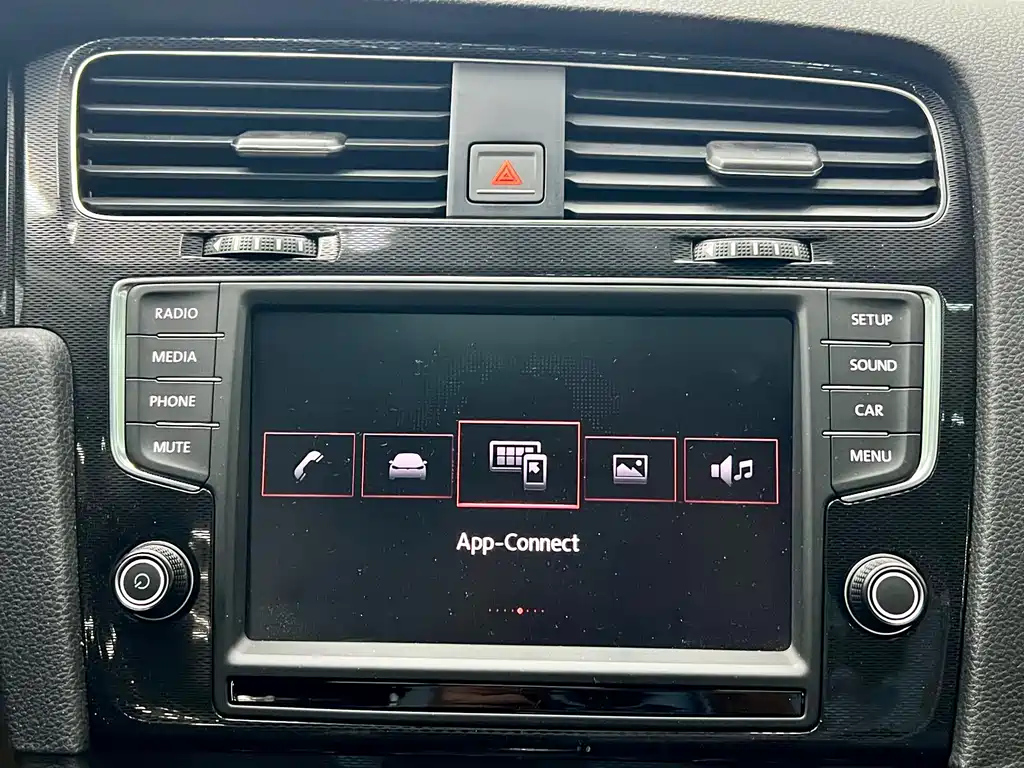 VOLKSWAGEN GOLF 2018