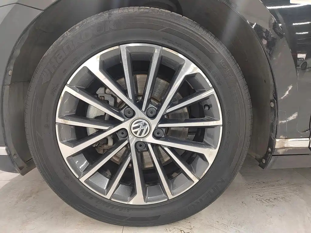 VOLKSWAGEN MAGOTAN 2020