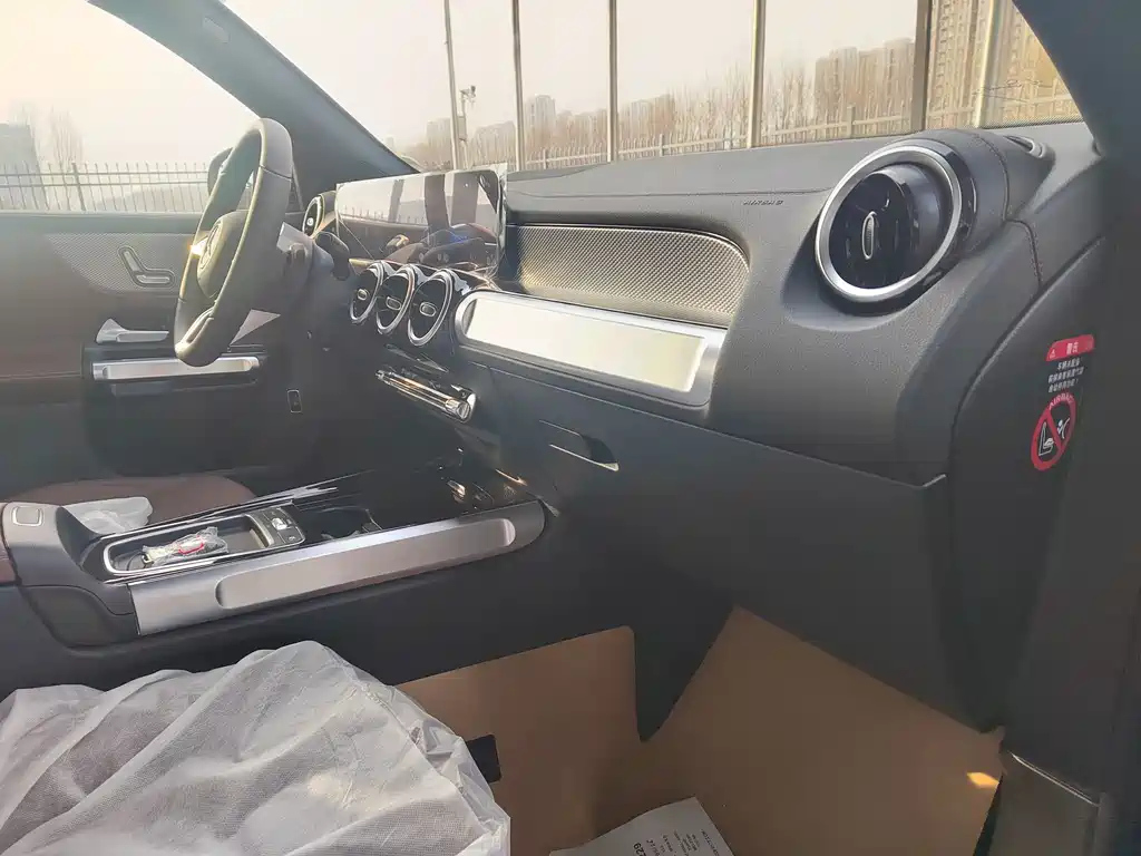 MERCEDES BENZ GLB 2024