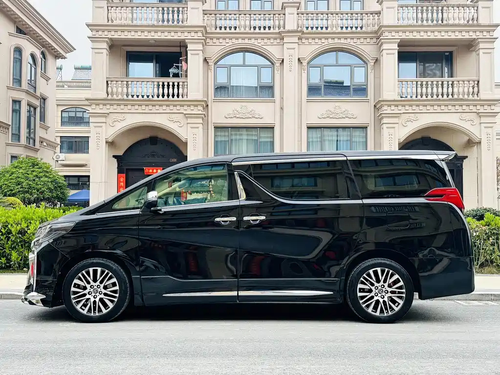 TOYOTA ALPHARD 2018