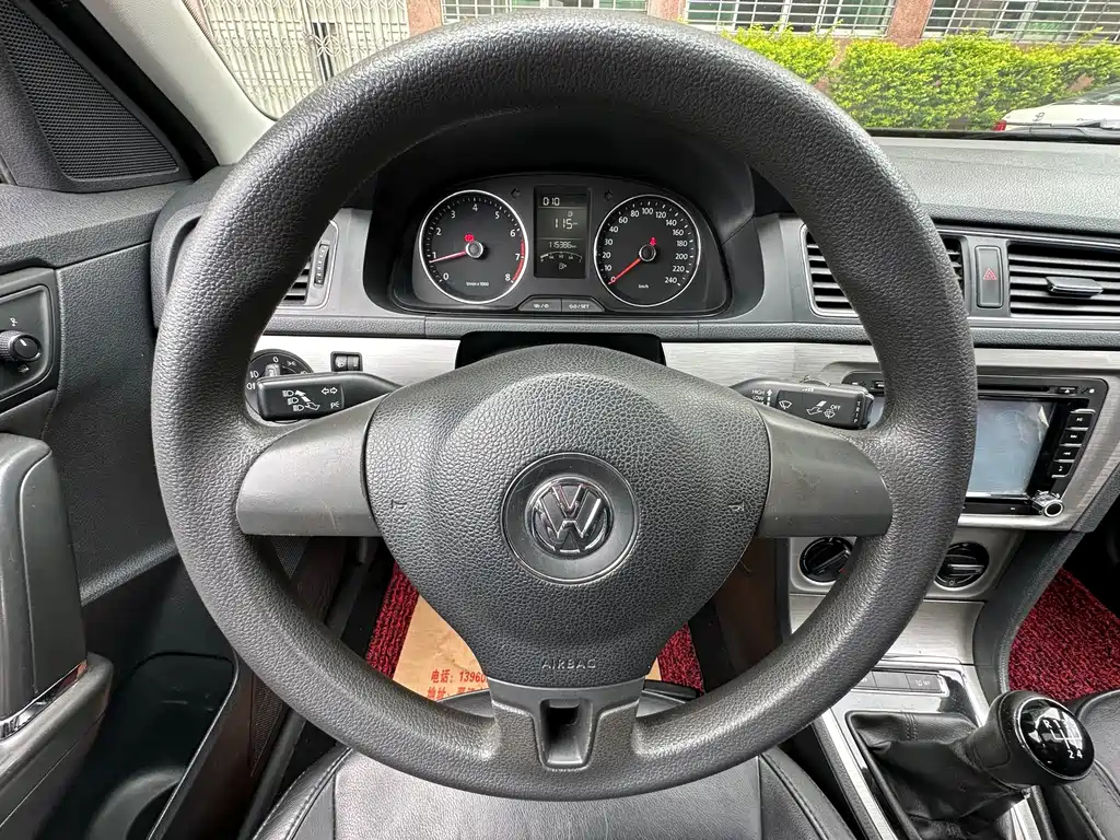 VOLKSWAGEN LAVIDA 2014