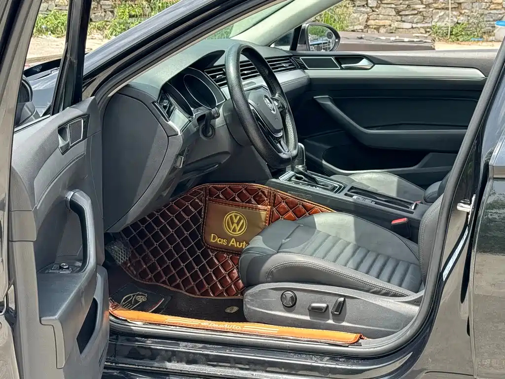 VOLKSWAGEN MAGOTAN 2020