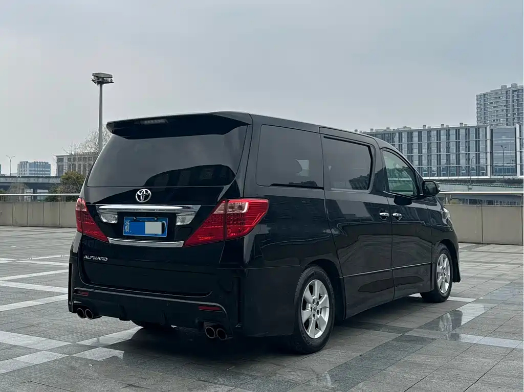 TOYOTA ALPHARD 2011