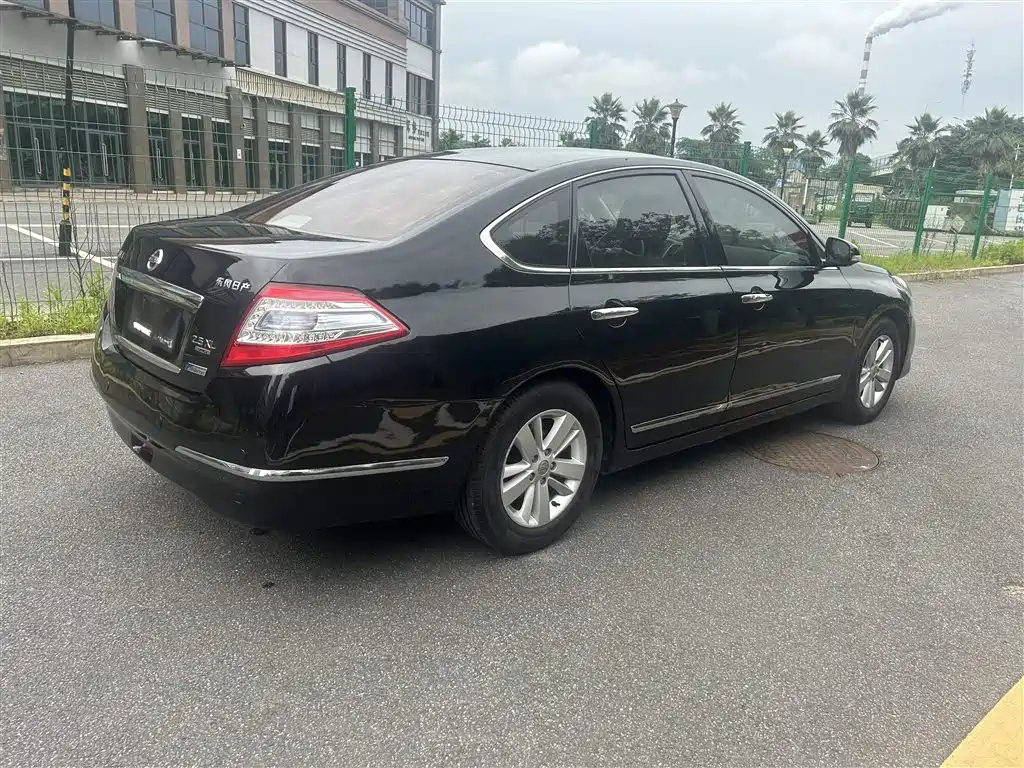 NISSAN TEANA 2011