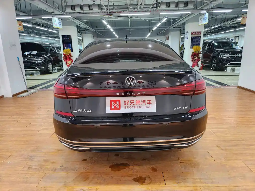 VOLKSWAGEN PASSAT 2023