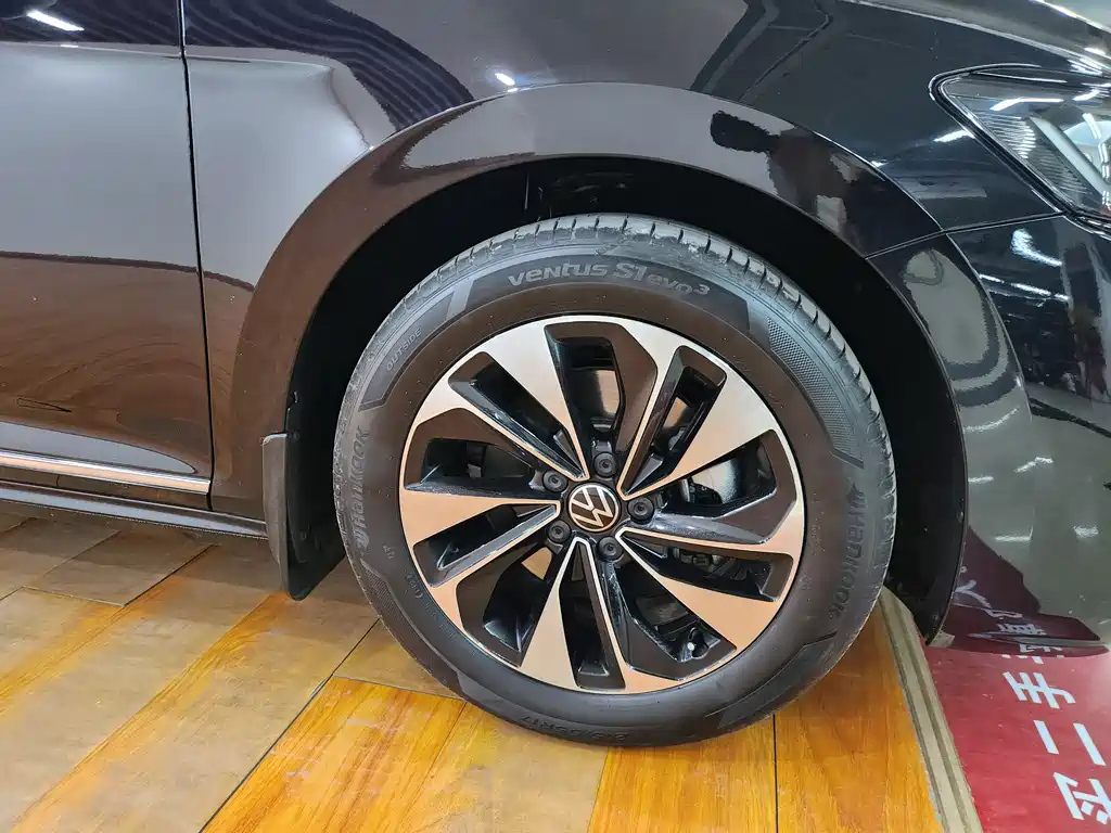 VOLKSWAGEN PASSAT 2023