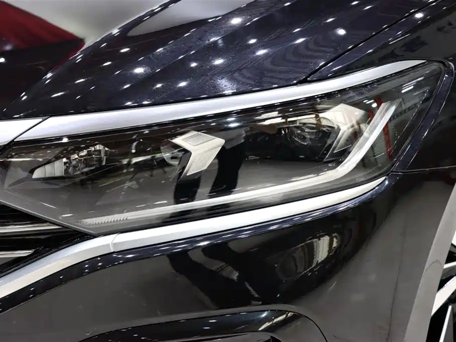VOLKSWAGEN PASSAT 2022