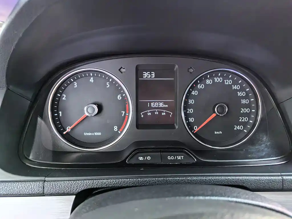 VOLKSWAGEN LAVIDA 2015