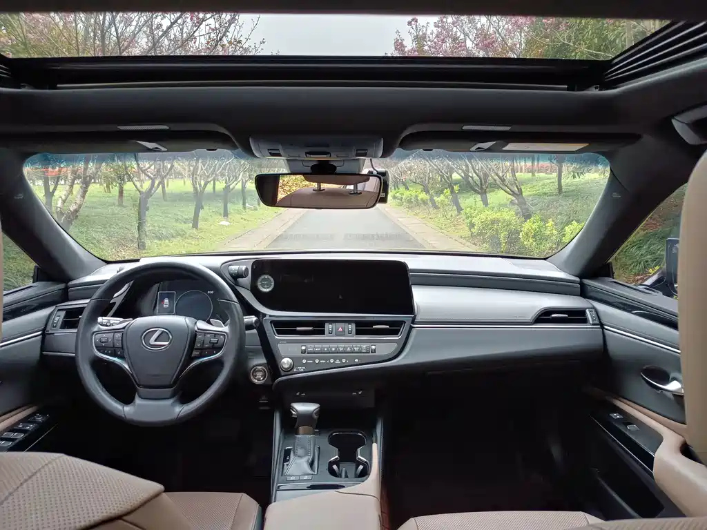 LEXUS ES 2023