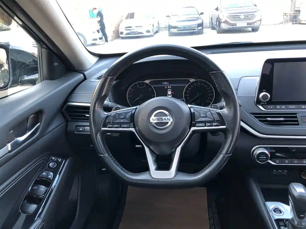 NISSAN TEANA 2020