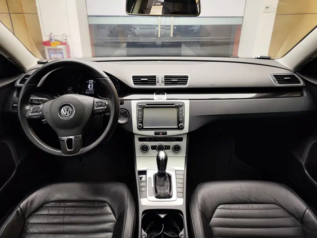 VOLKSWAGEN MAGOTAN 2013