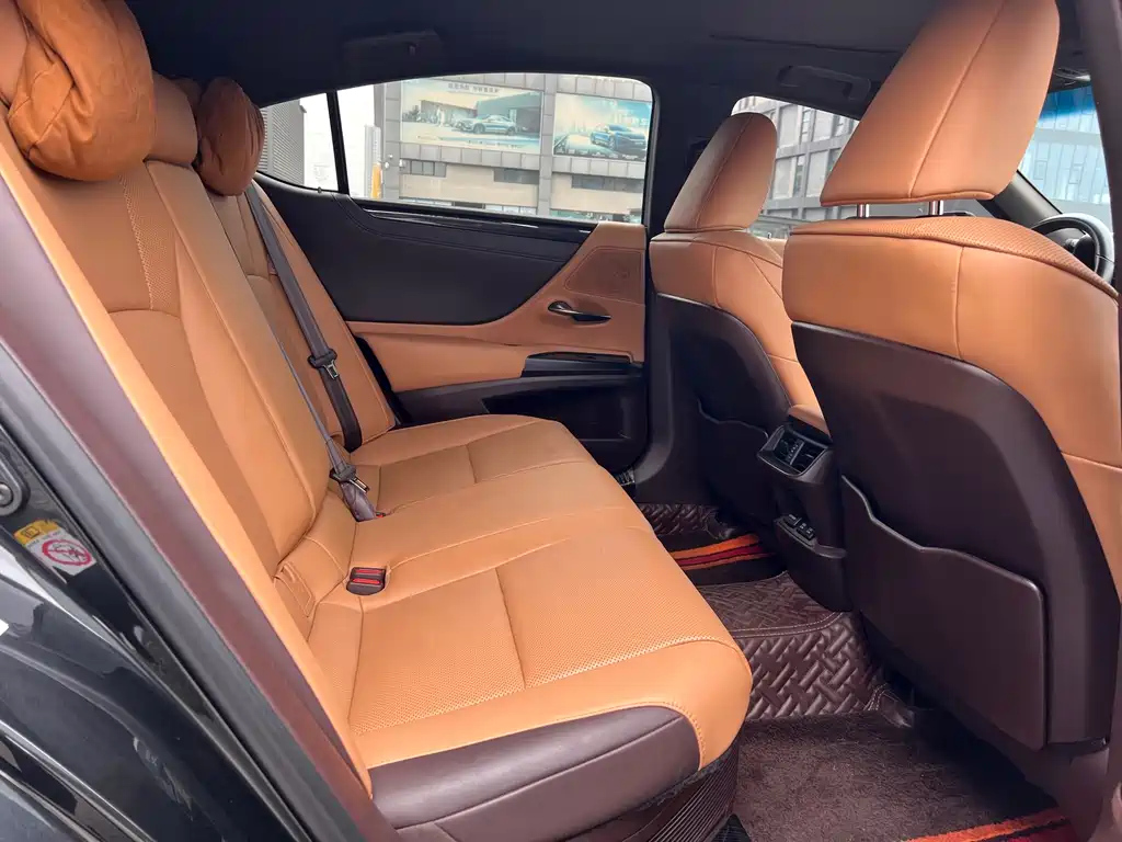 LEXUS ES 2019