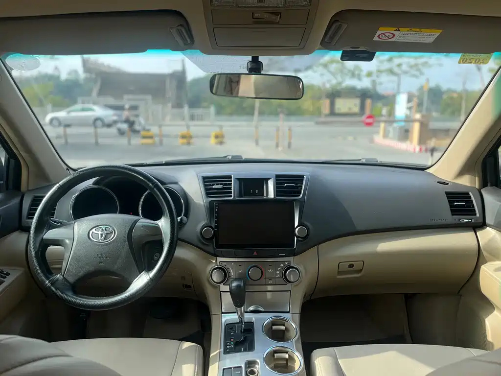 TOYOTA HIGHLANDER 2013