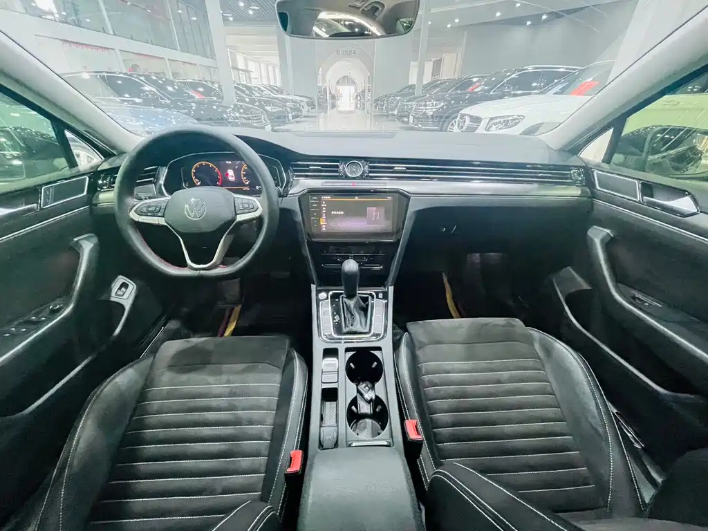 VOLKSWAGEN MAGOTAN 2022