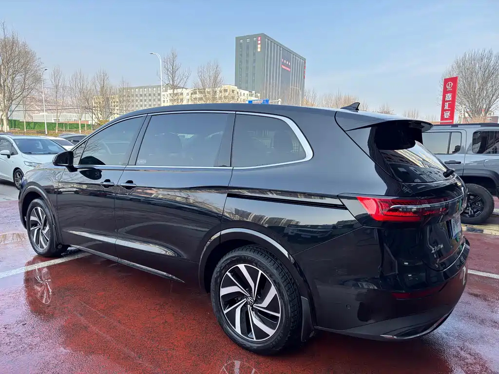 VOLKSWAGEN VILORAN 2023