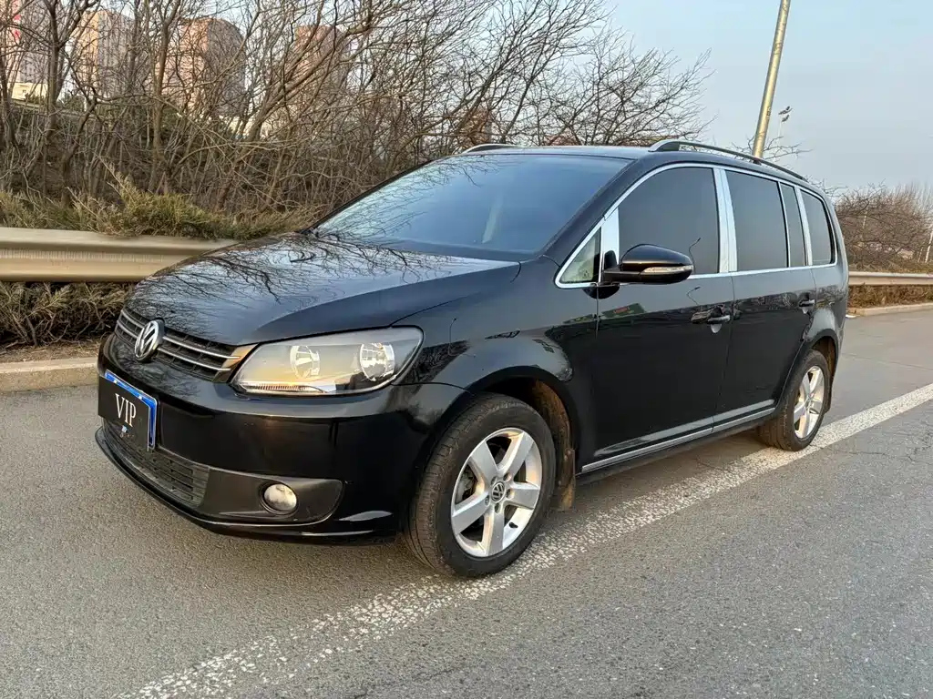 VOLKSWAGEN TOURAN 2014