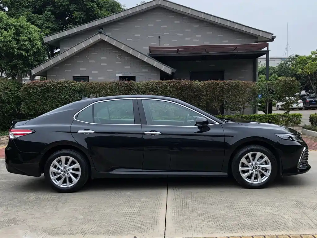 TOYOTA CAMRY 2023