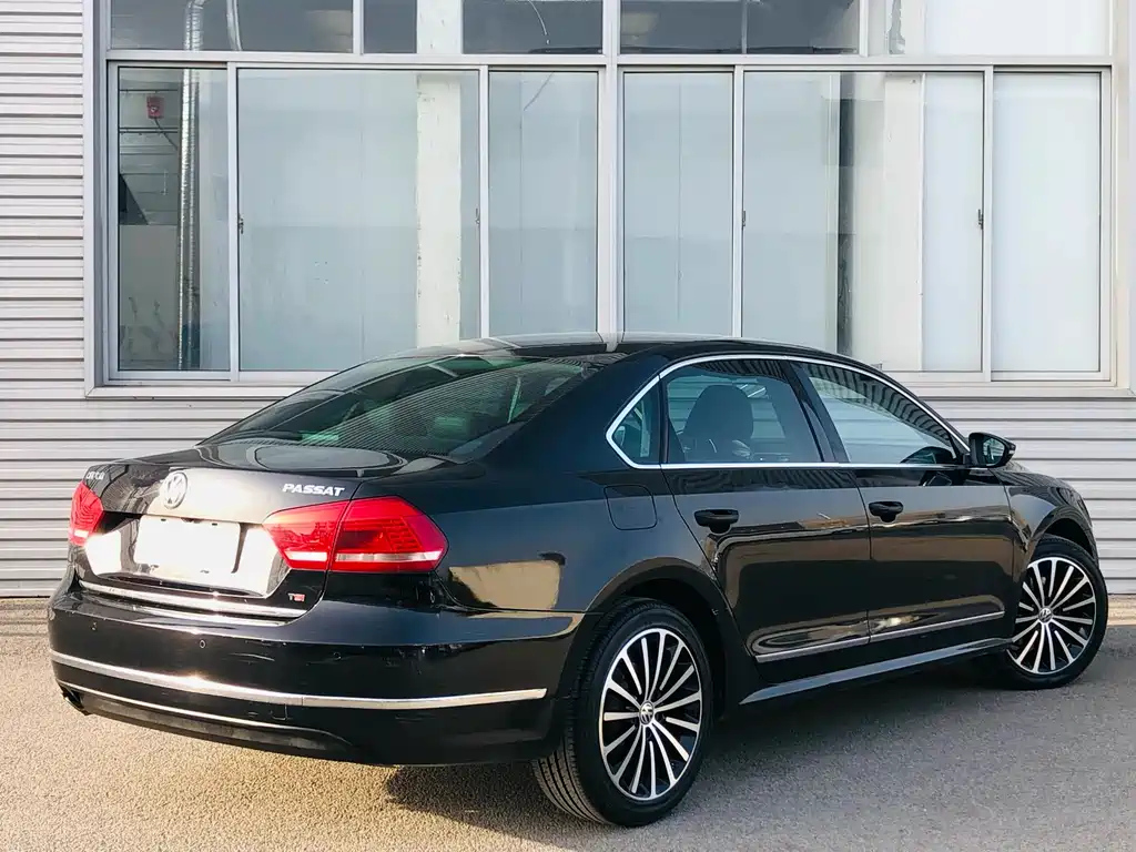 VOLKSWAGEN PASSAT 2015