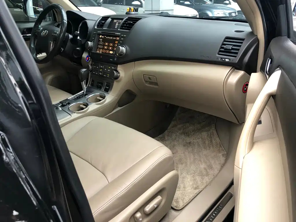 TOYOTA HIGHLANDER 2010