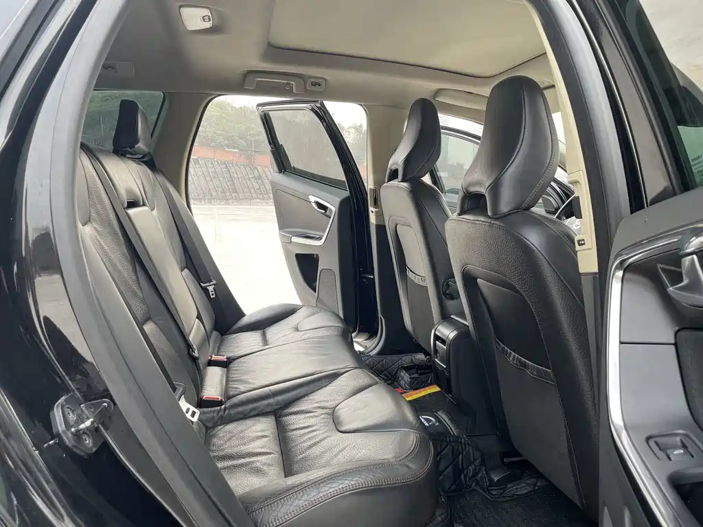 VOLVO XC60 IMPORT 2013