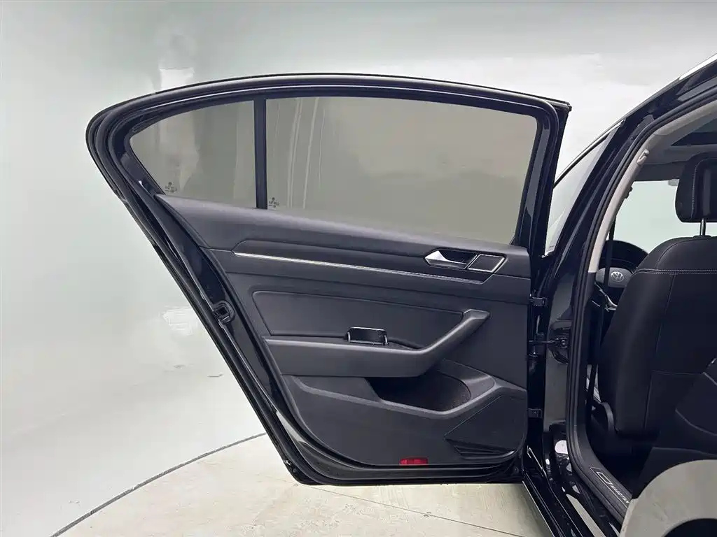 VOLKSWAGEN MAGOTAN 2020