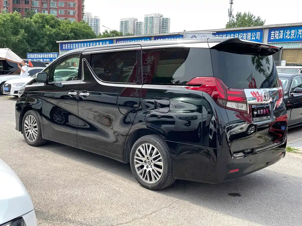 TOYOTA ALPHARD 2017
