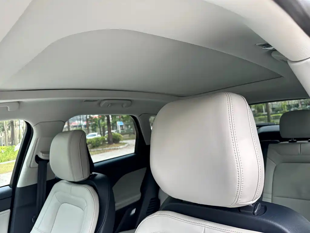 LINCOLN ADVENTURER 2023