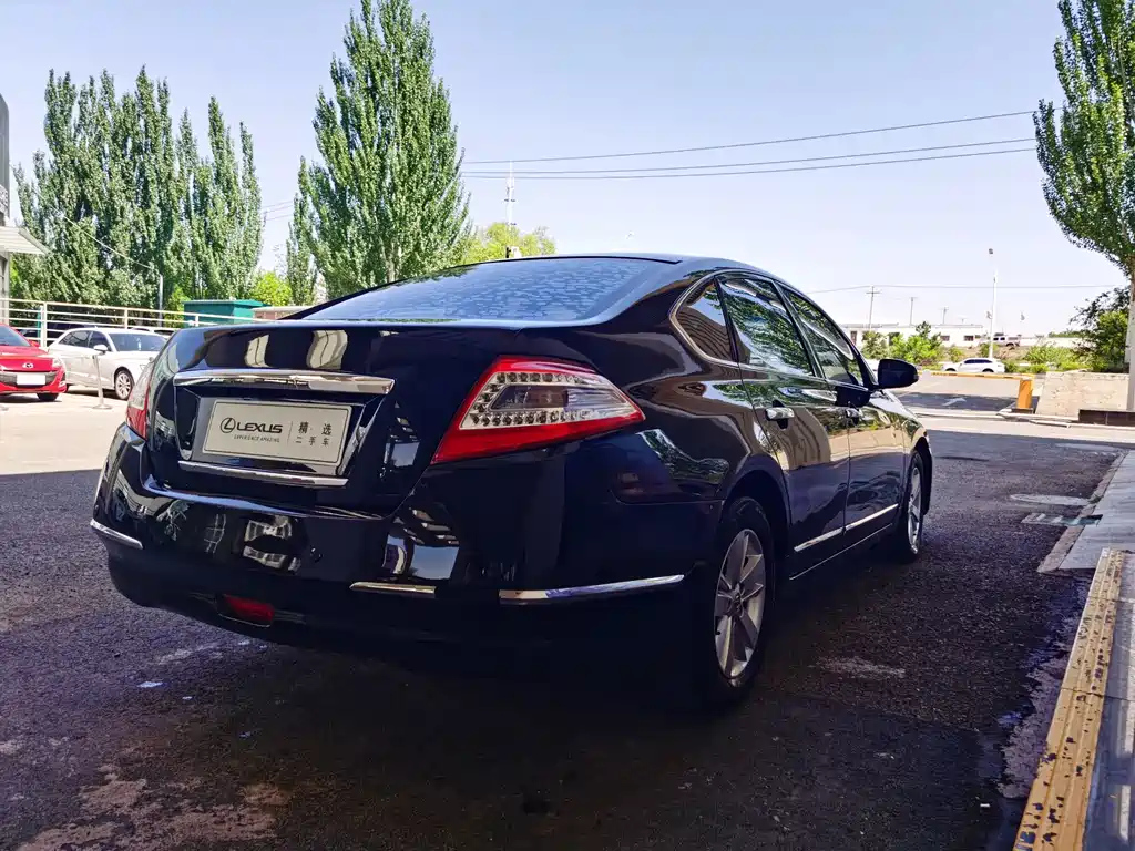 NISSAN TEANA 2011